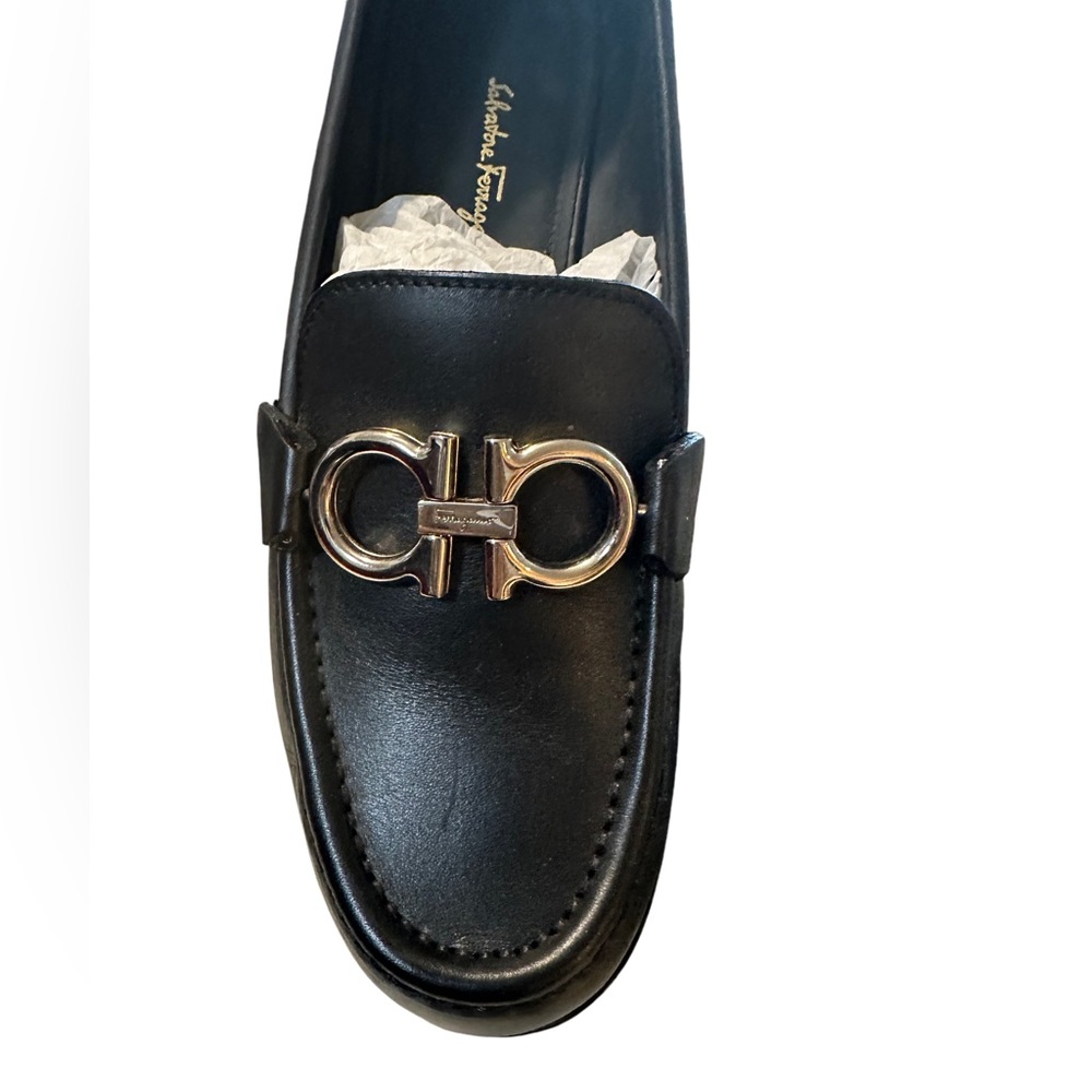 Salvatore Ferragamo Rolo Woman’s Black Loafers W/Reversible Gold/Silver Buckle 6 - Picture 4 of 8